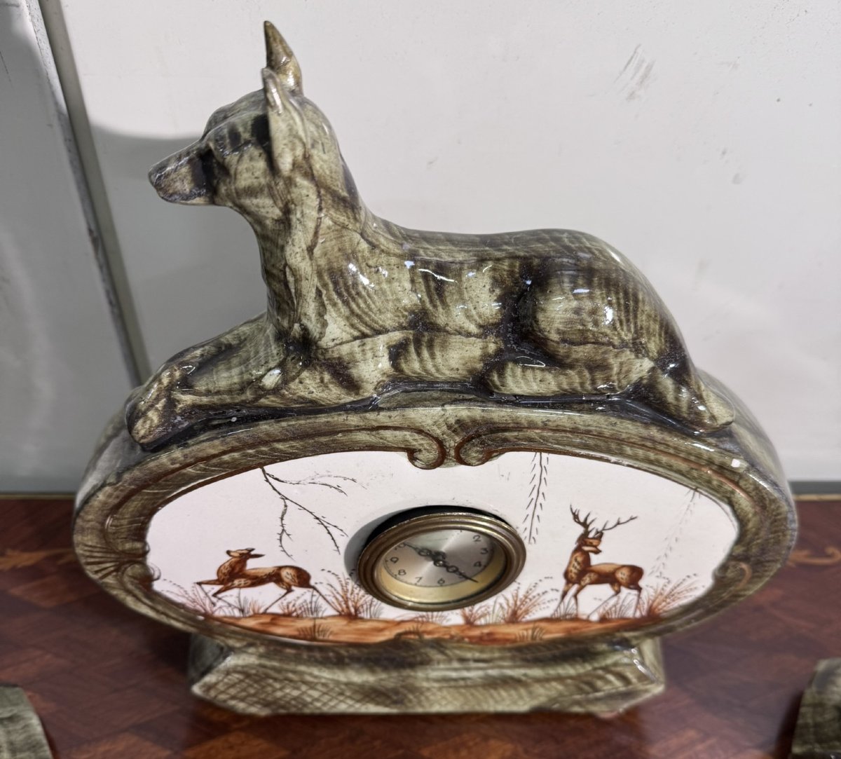 Art Deco Mantelpiece Set Consisting Of A Central Clock And Two Matching Figures-photo-6