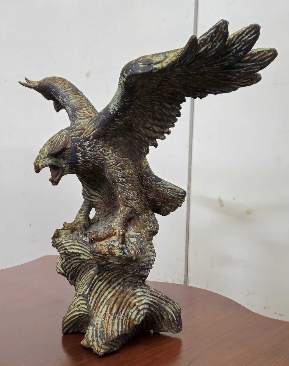 Grande sculpture en fonte représentant un aigle en plein vol, ailes déployées-photo-4