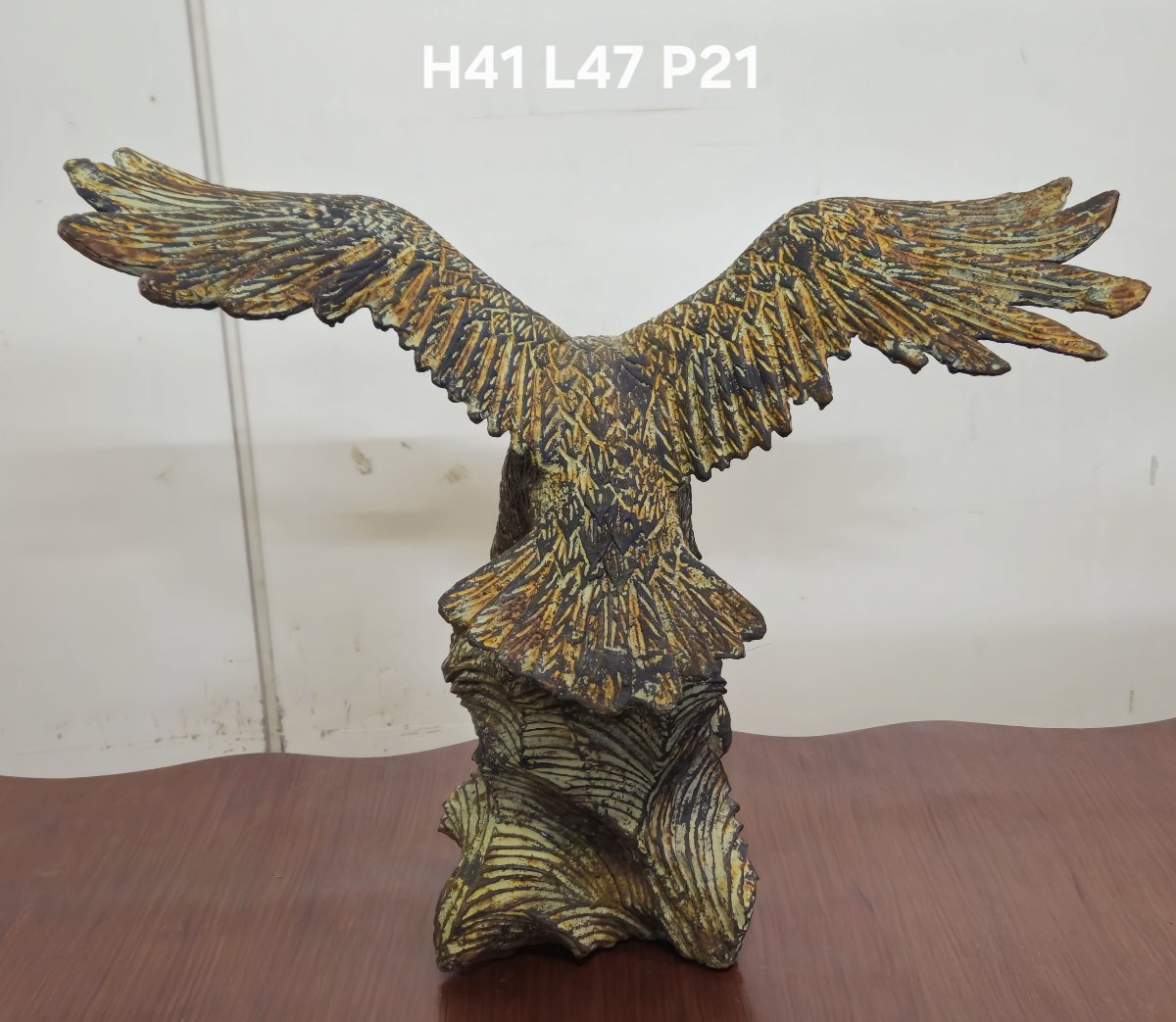 Grande sculpture en fonte représentant un aigle en plein vol, ailes déployées-photo-7