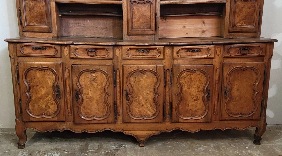 Vaisselier a horloge époque Louis XV en noyer et orme, entièrement sculpté-photo-7