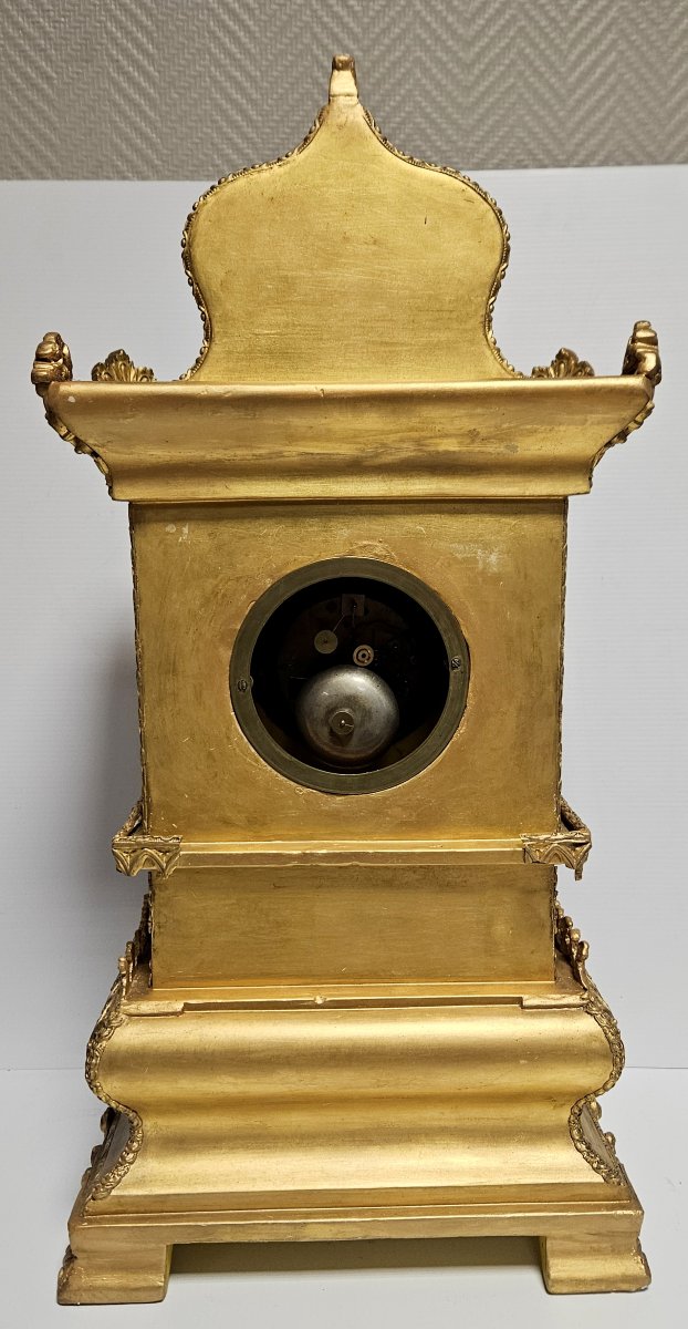 Importante pendule de grande qualité d’exécution, réalisée en bois doré finement sculpté-photo-7