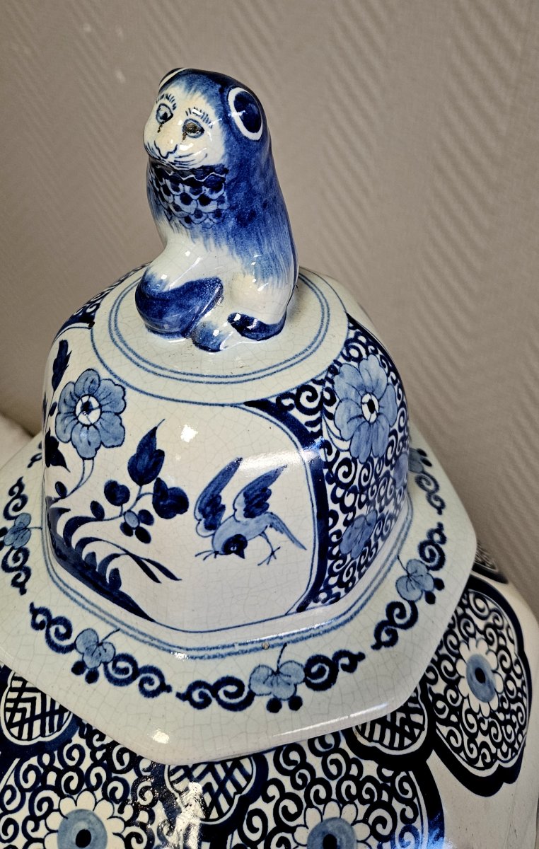 Kéramis Boch : Important pot couvert en céramique émaillée bleu cobalt sur fond blanc -photo-4