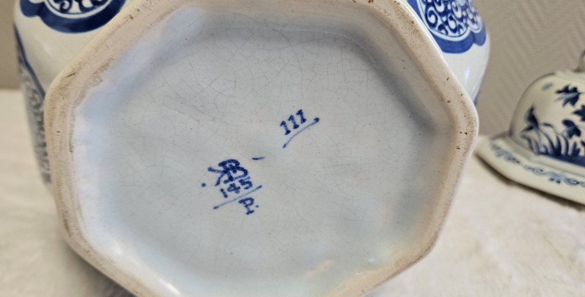 Kéramis Boch : Important pot couvert en céramique émaillée bleu cobalt sur fond blanc -photo-8