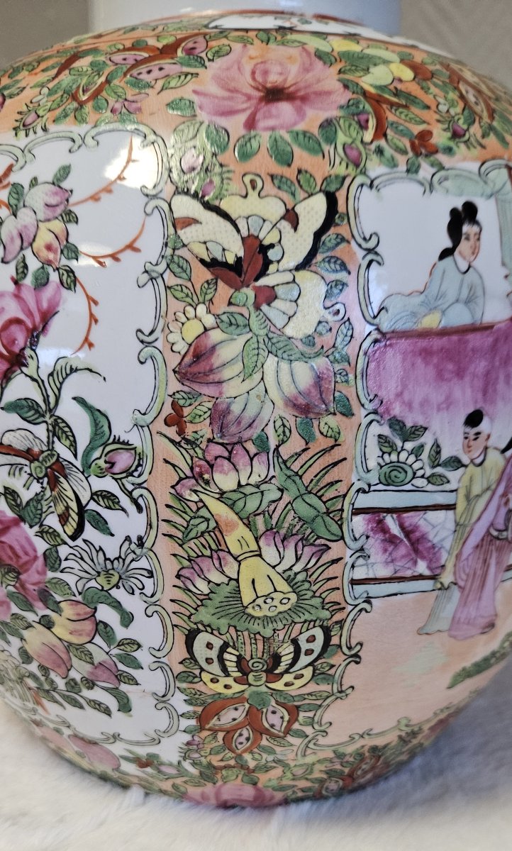 Asie XXe :paire de pots couverts en porcelaine, richement décorés selon la palette Famille Rose-photo-6