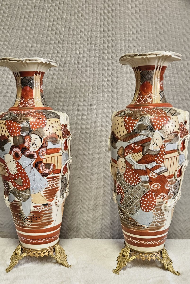 Trés Importante paire de vases Japonais en céramique, montés sur piétement en bronze-photo-1