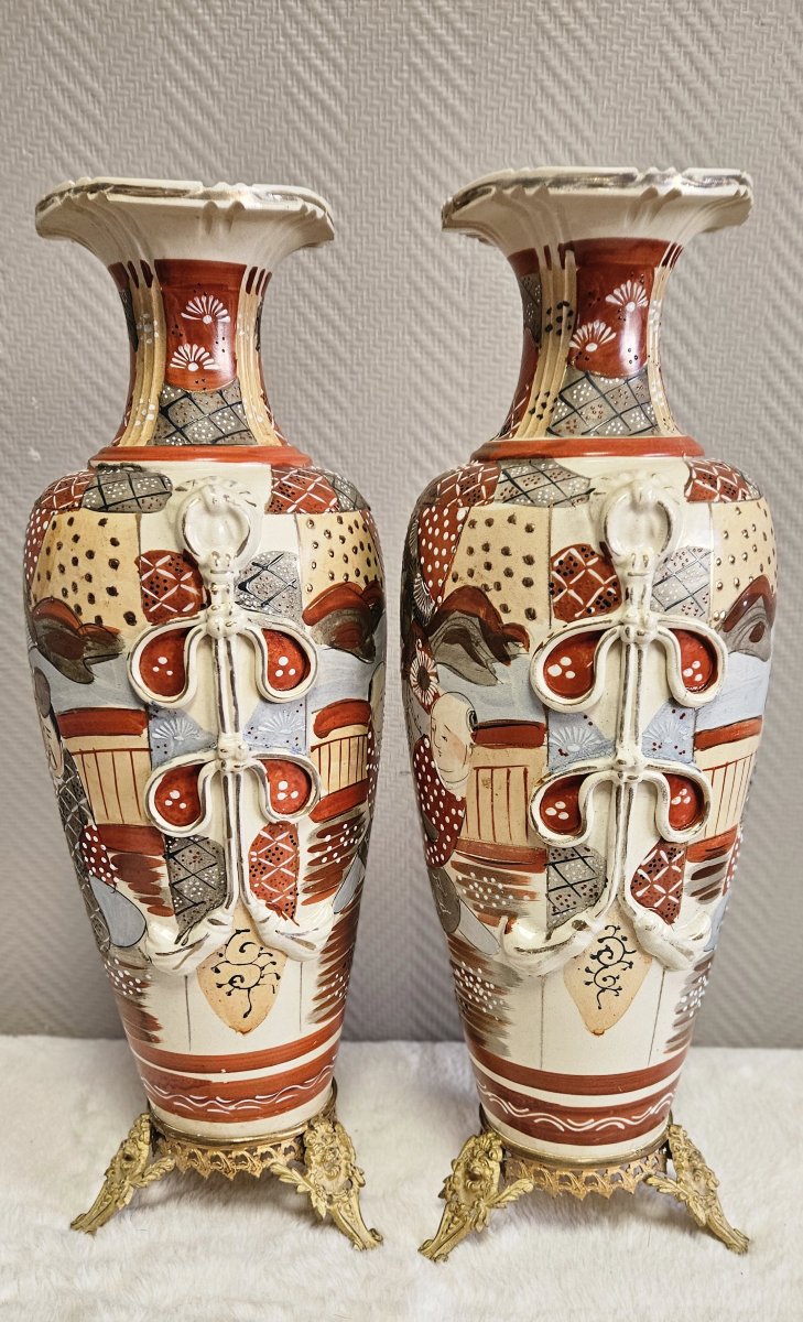 Trés Importante paire de vases Japonais en céramique, montés sur piétement en bronze-photo-4