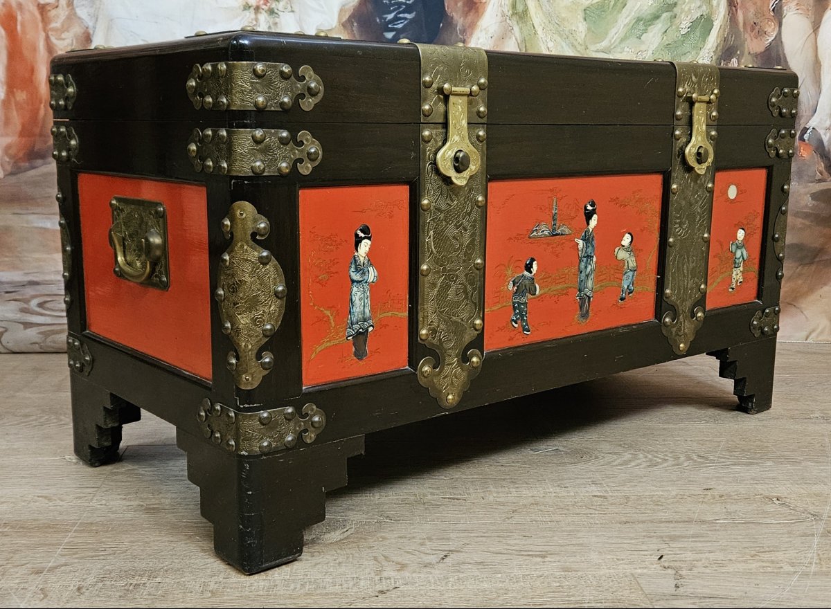 Rare coffre asiatique en bois laqué, datant de la 1ere moitié du XXeme siécle-photo-6