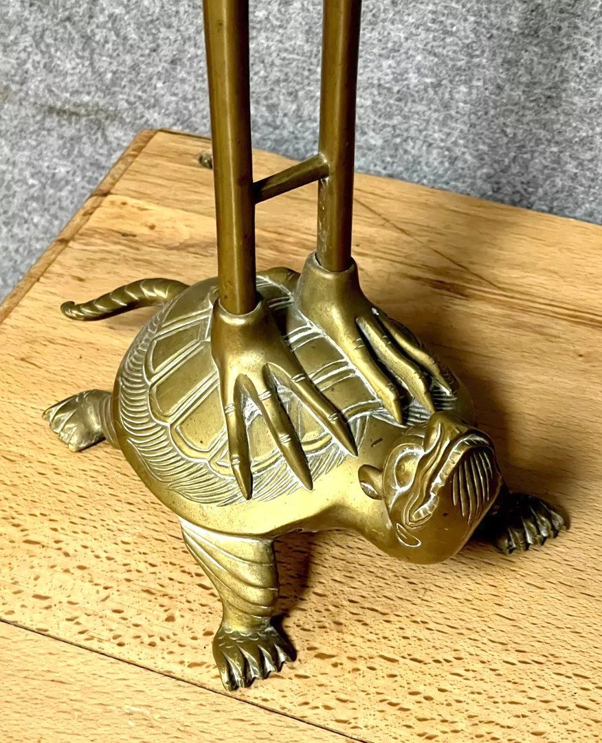 Asie XIXe : Grande paire de bougeoirs en bronze époque Meiji-photo-1