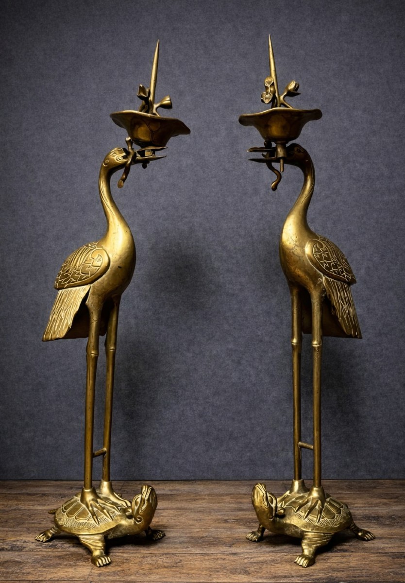 Asie XIXe : Grande paire de bougeoirs en bronze époque Meiji