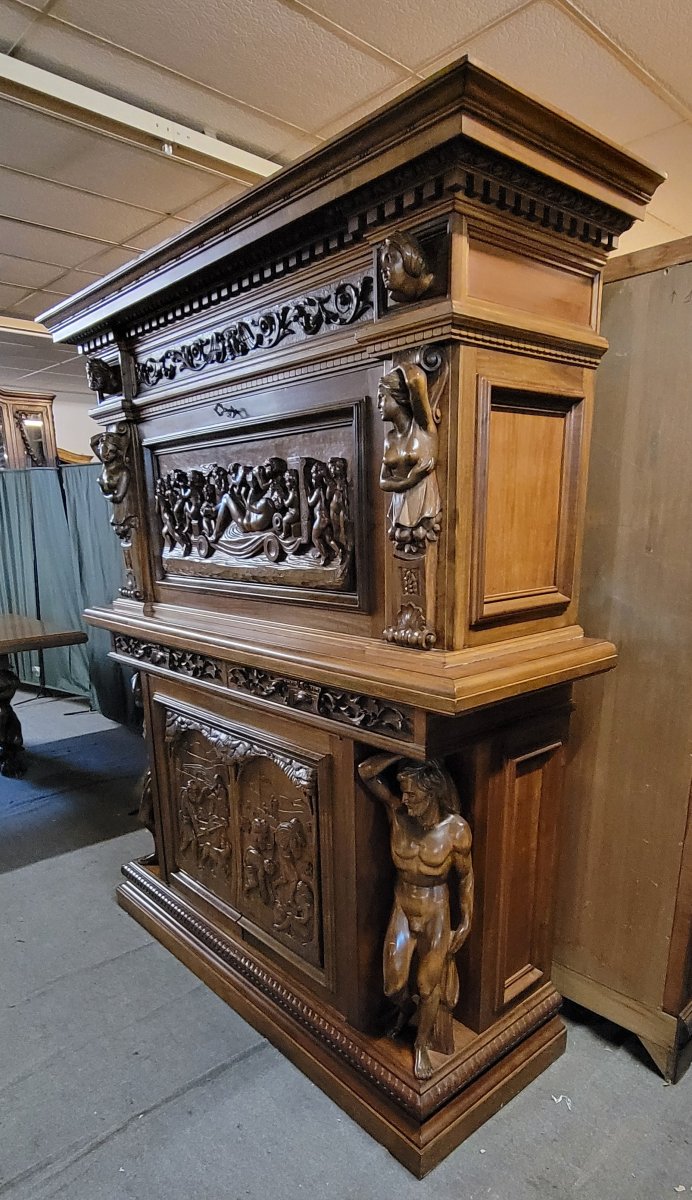 Meuble ancien en bois massif richement sculpté, de style Renaissance-photo-2