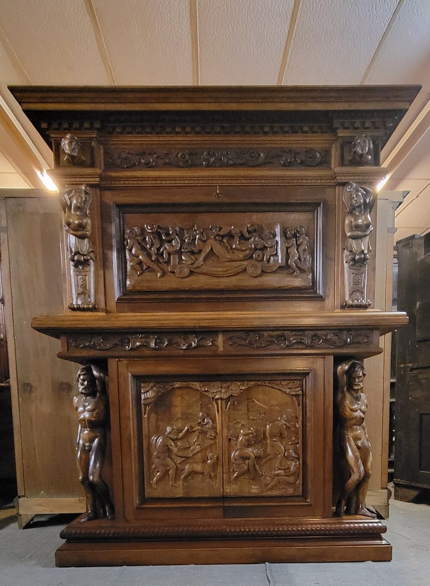 Meuble ancien en bois massif richement sculpté, de style Renaissance-photo-3