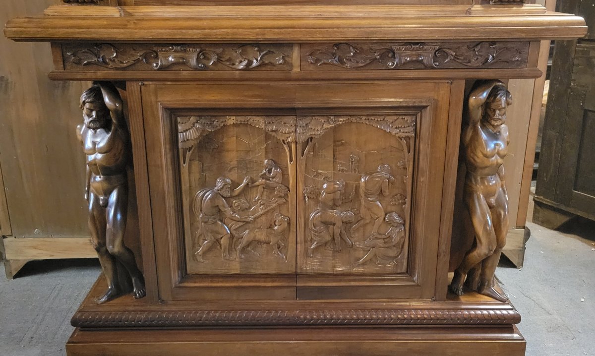 Meuble ancien en bois massif richement sculpté, de style Renaissance-photo-5