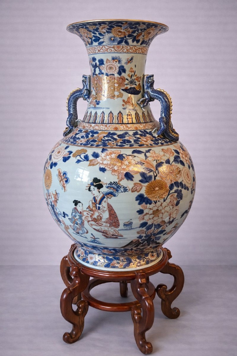 Asia, 20th Century: Very Important Imari Porcelain Vase / H 118cm