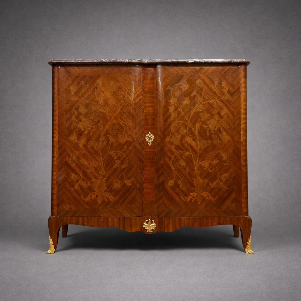 Commode à portes en bois précieux, richement marquetée de motifs floraux, style Louis XV-photo-7