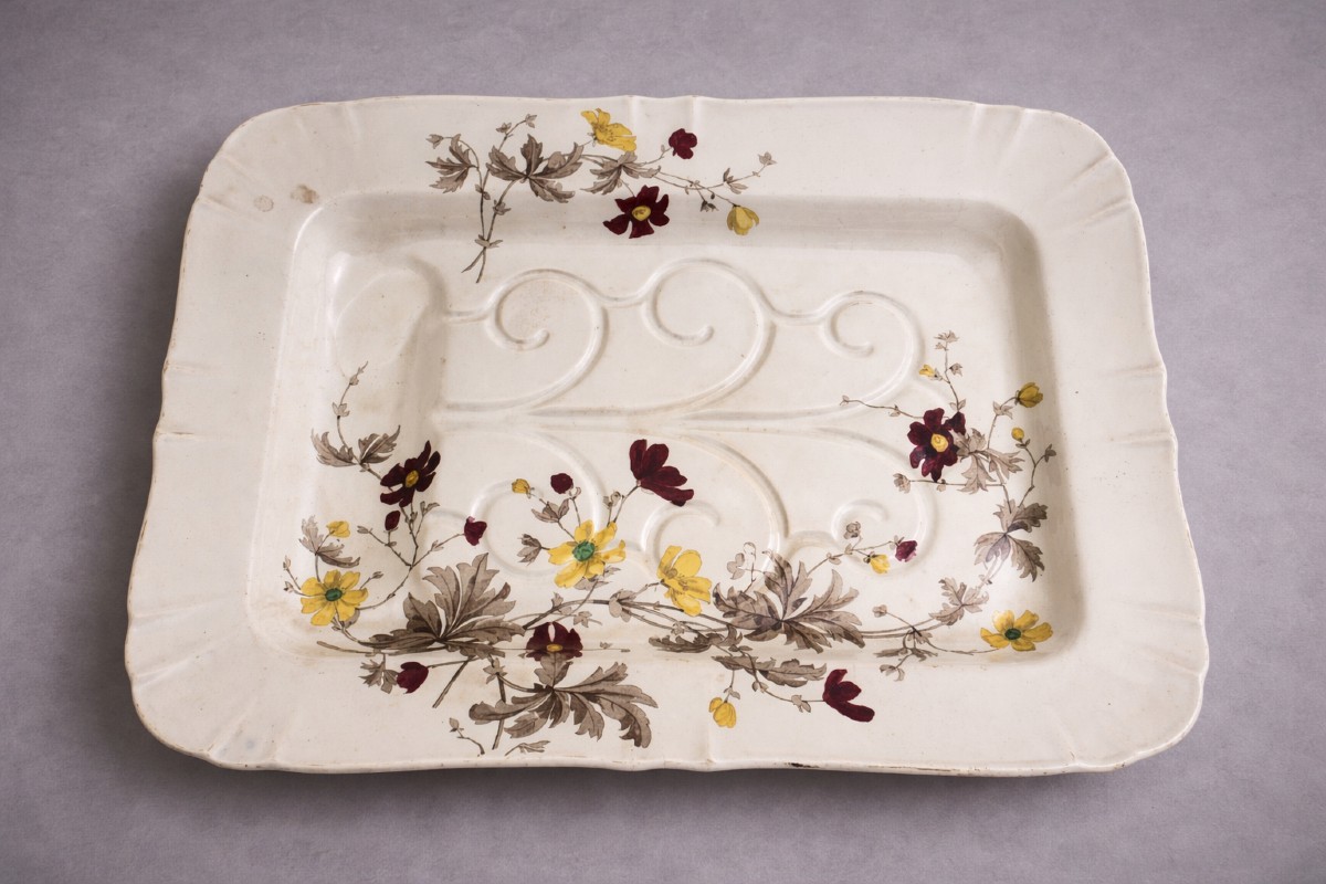Very Large Rectangular Platter With Scalloped Edges, In Fine Cream-glazed Earthenware, Signed Minton