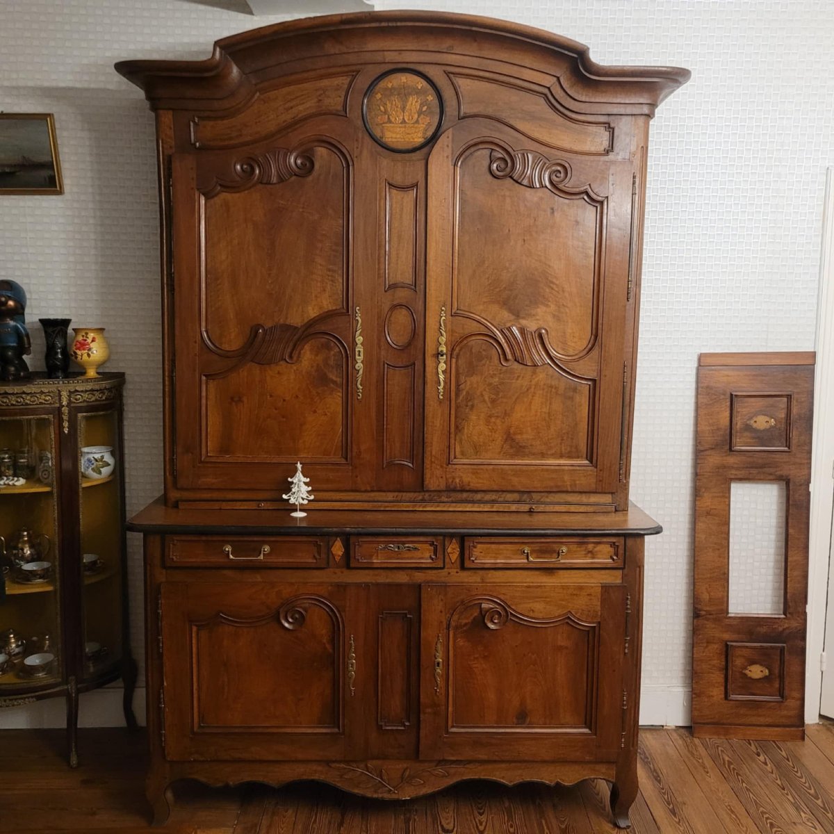 Important Two-part Louis XV Charolais Walnut Buffet, 18th Century-photo-2