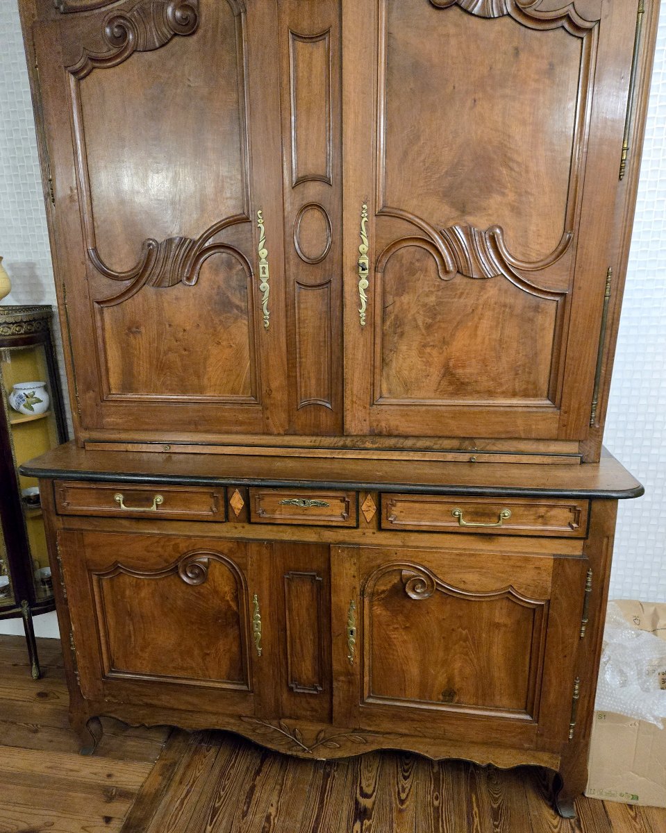 Important Two-part Louis XV Charolais Walnut Buffet, 18th Century-photo-4