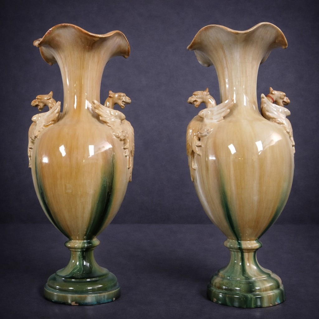 Paire de grands vases décoratifs en céramique – Style Art Nouveau  