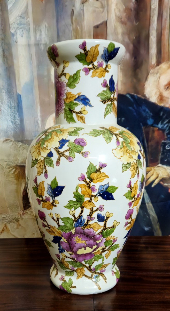 Important Porcelain Vase With Floral Decoration – Asian Style – 20th Century  
