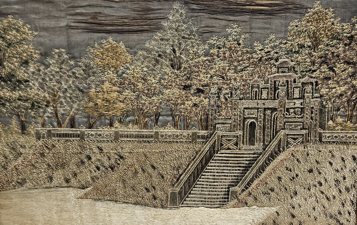 Tableau asiatique en relief – Scène de palais et jardin – Travail de broderie sur soie -photo-8