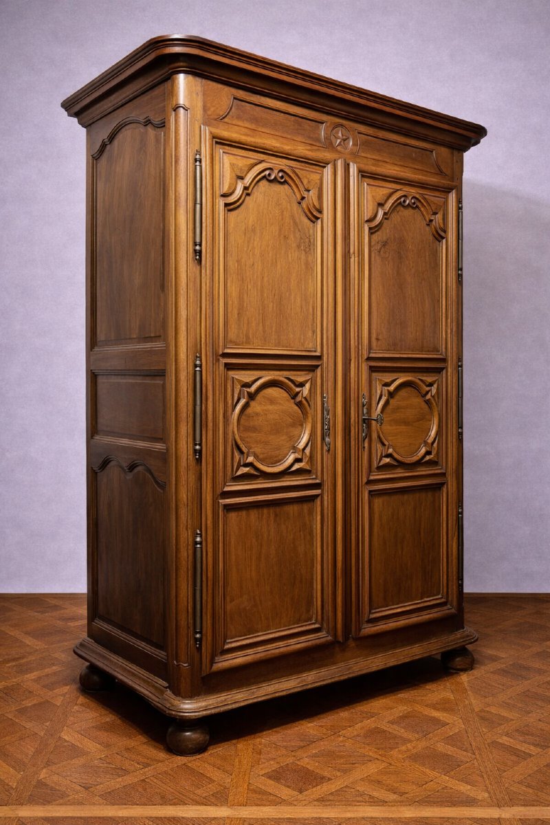 Large Antique Wardrobe In Solid Walnut – 17th Century (regional/rustic Noble Style) -photo-3