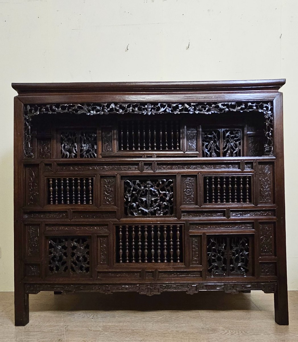 19th Century Asia: Antique Cabinet Carved In Mahogany (chinese Or Indochinese Art) -photo-3