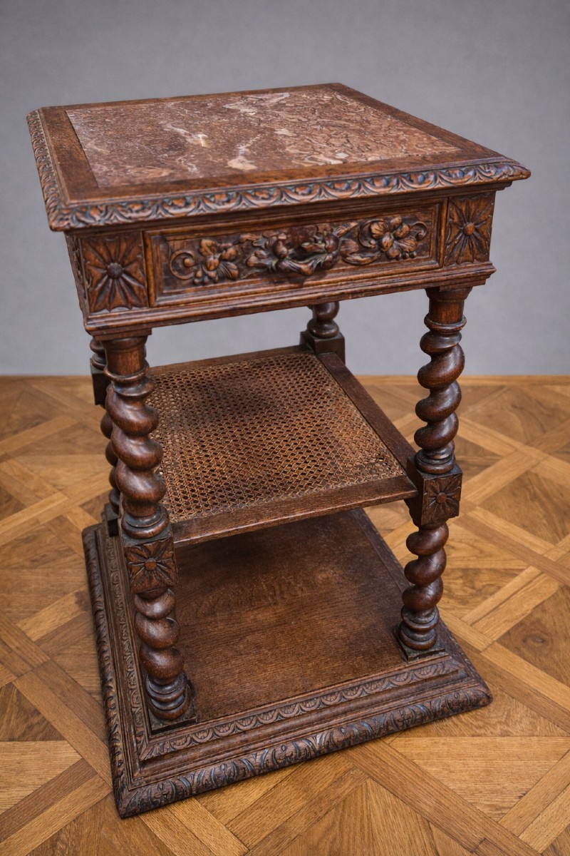 console étagére ancienne, de style Renaissance, en bois massif richement sculpté