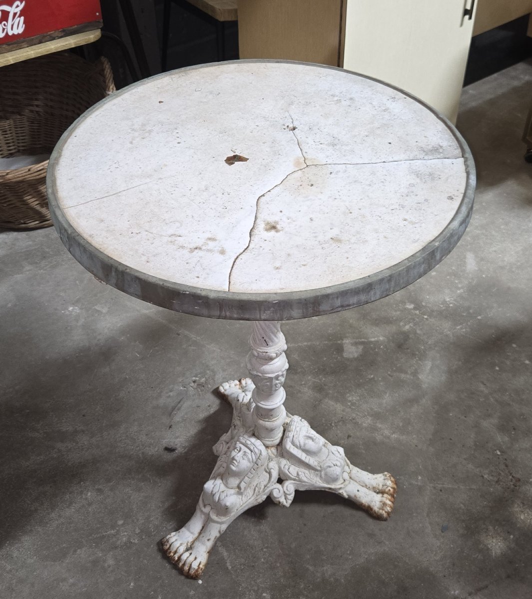Antique Pedestal Table In The Classical Style, Resting On A Finely Sculpted Cast Iron Tripod Base-photo-5