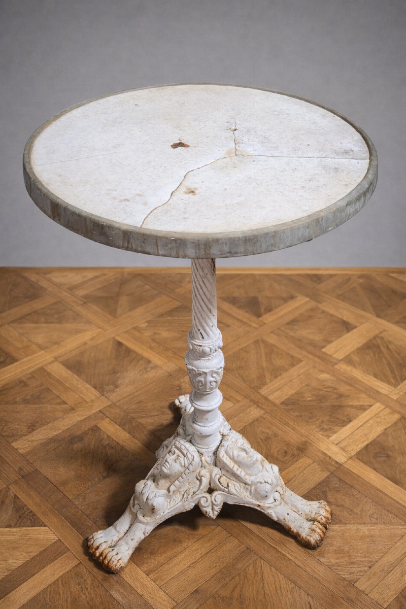 Antique Pedestal Table In The Classical Style, Resting On A Finely Sculpted Cast Iron Tripod Base