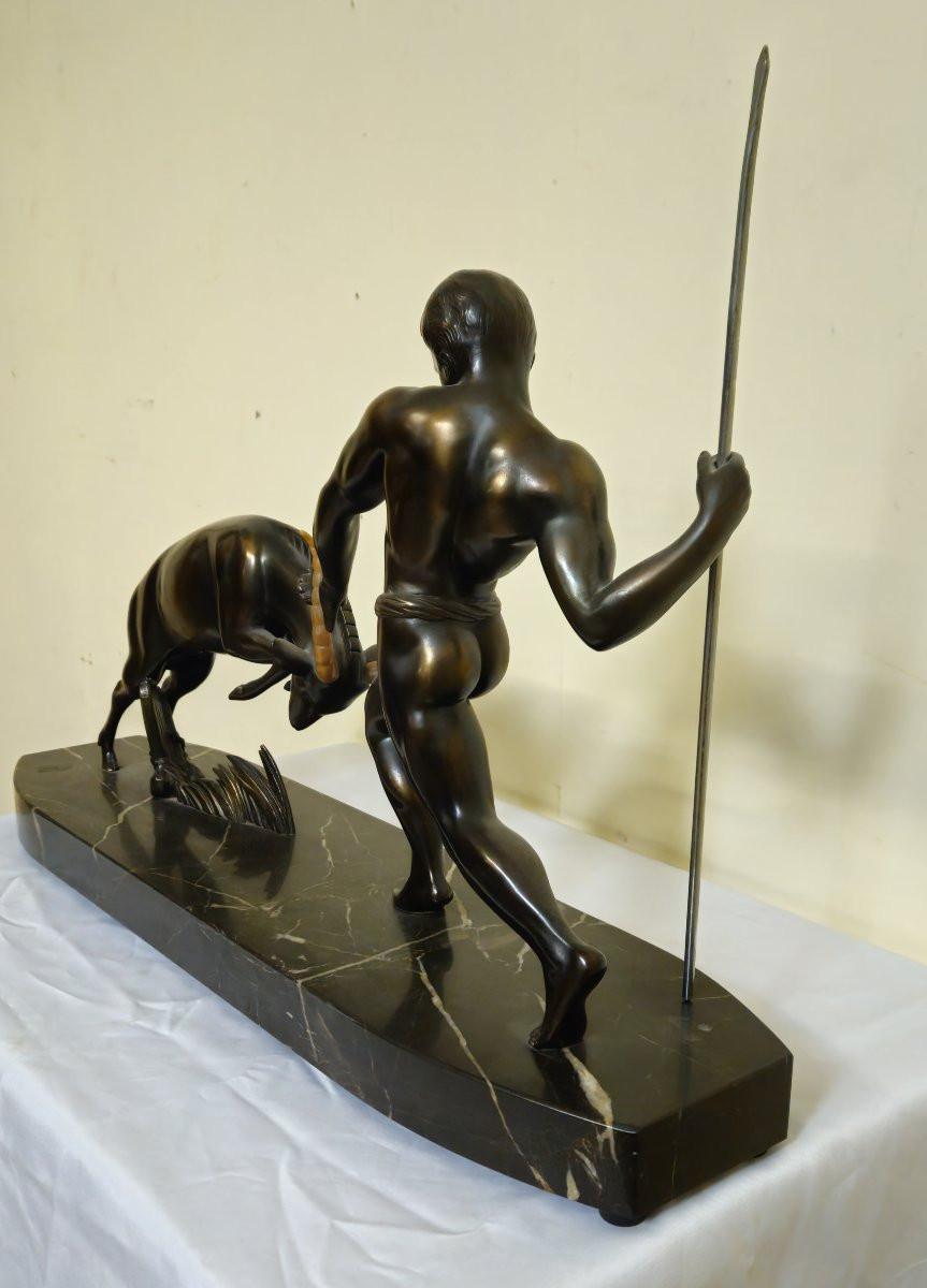 sculpture en régule représentant un homme nu affrontant un taureau-photo-6