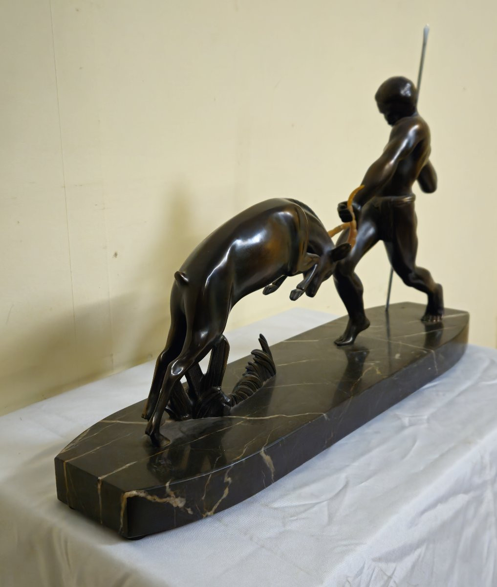 sculpture en régule représentant un homme nu affrontant un taureau-photo-7