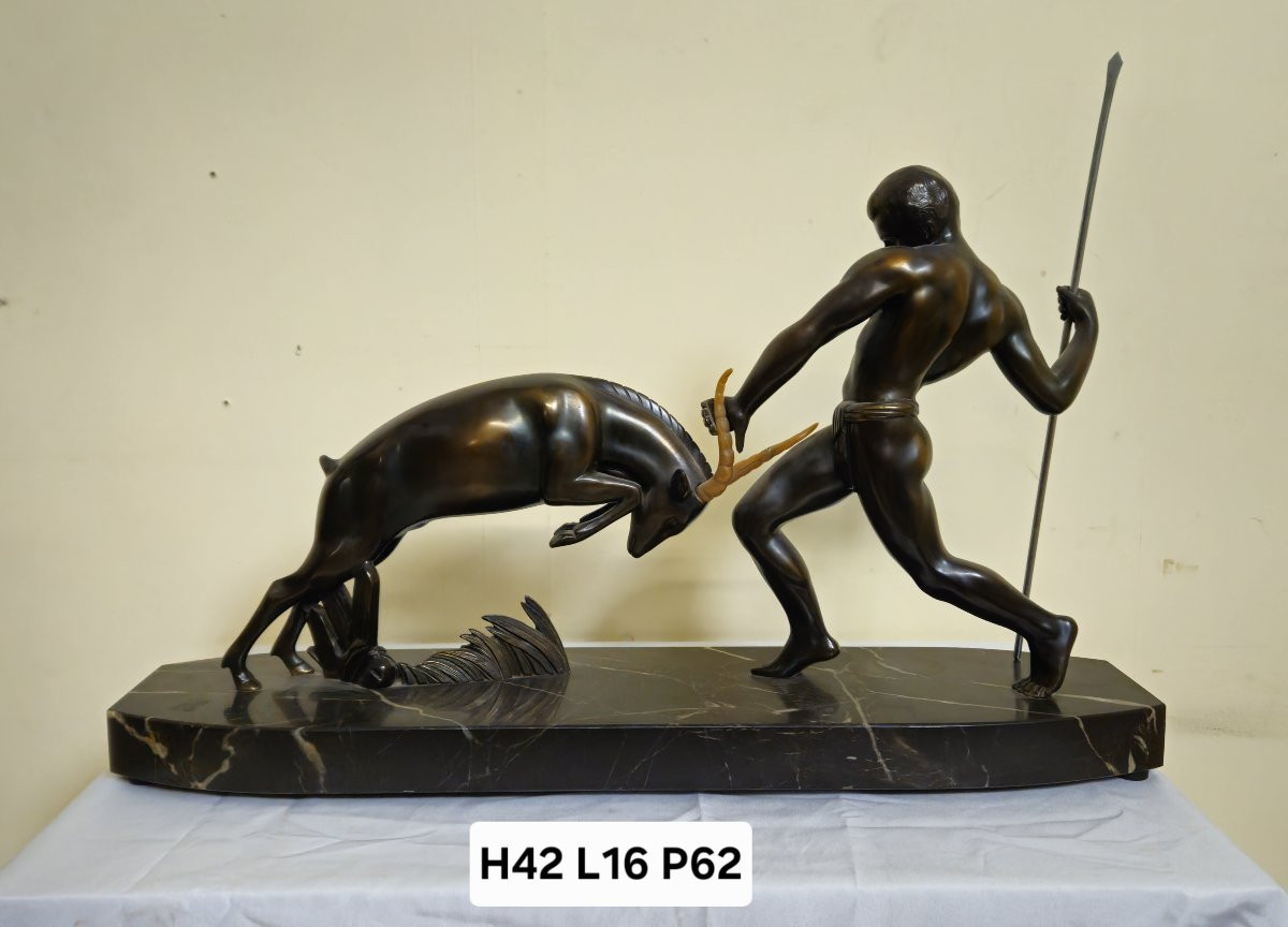 sculpture en régule représentant un homme nu affrontant un taureau-photo-8