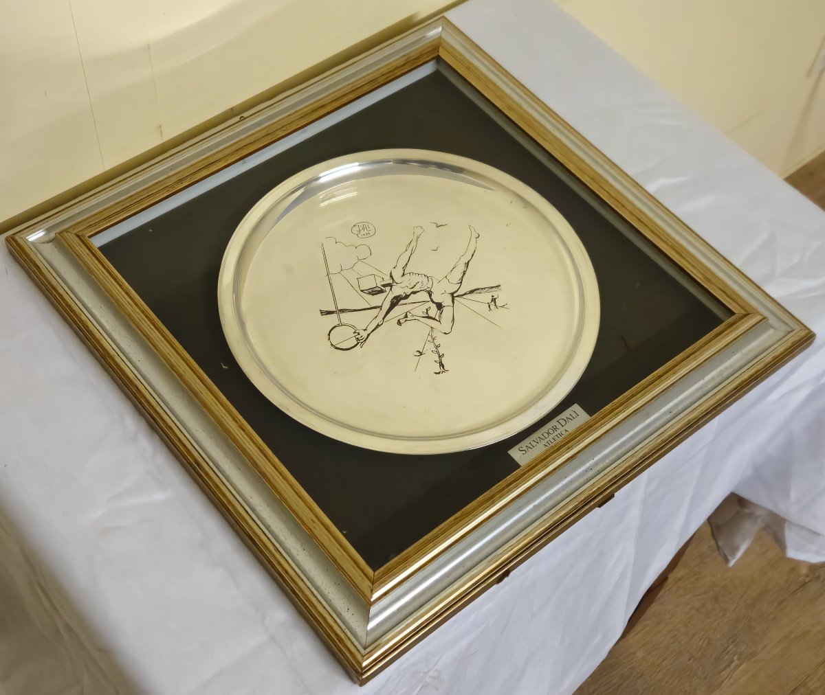Work By Salvador Dalí – “atletica” – Framed Silkscreened Plate With Certificate  -photo-3