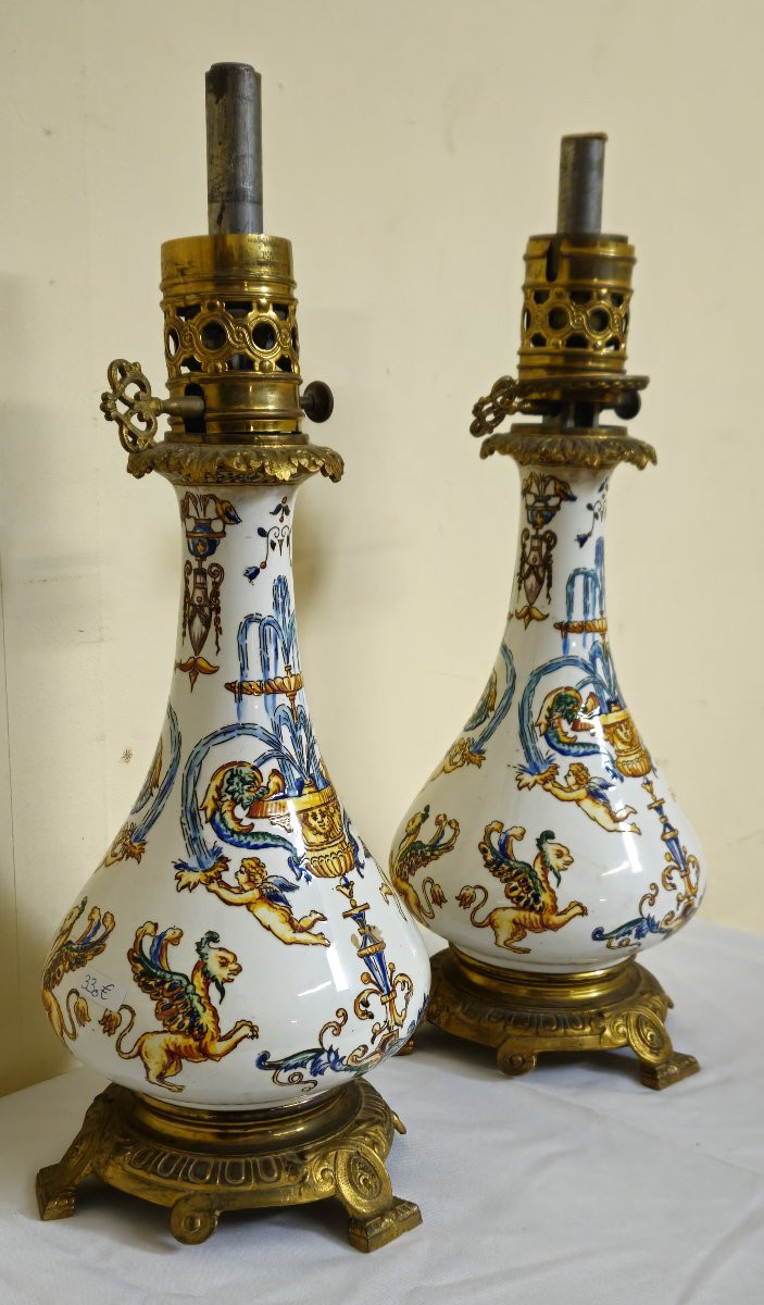 Gien : paire de lampes à pétrole anciennes en faïence fine richement décorée -photo-3