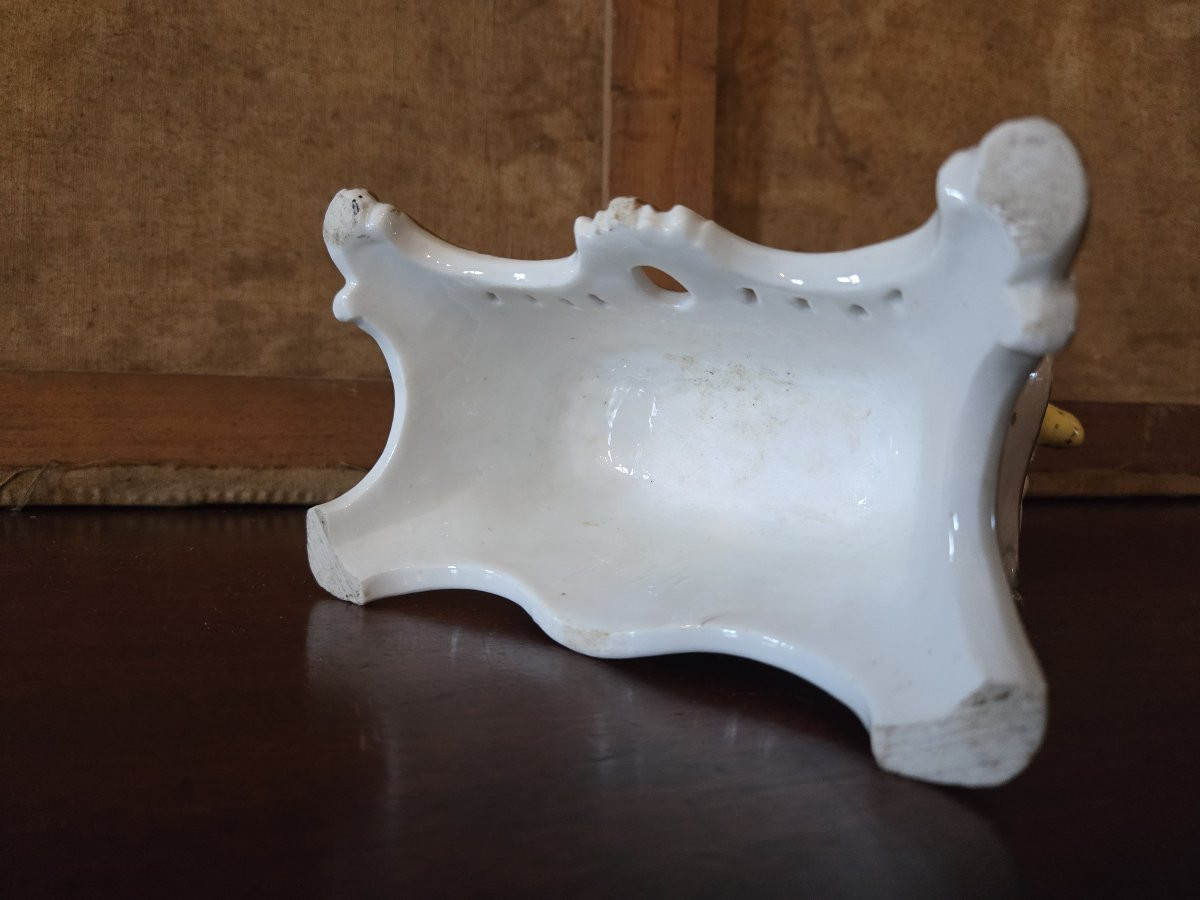 Sujet en porcelaine de Paris – Personnage Renaissance au chien-photo-7
