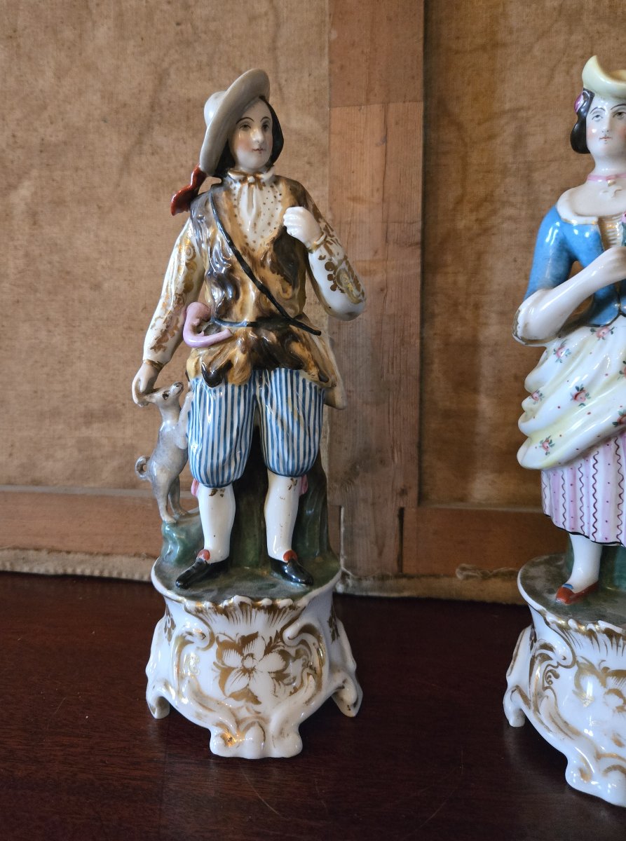 Paire de sujets en porcelaine de Paris – Couple de personnages élégants  -photo-1