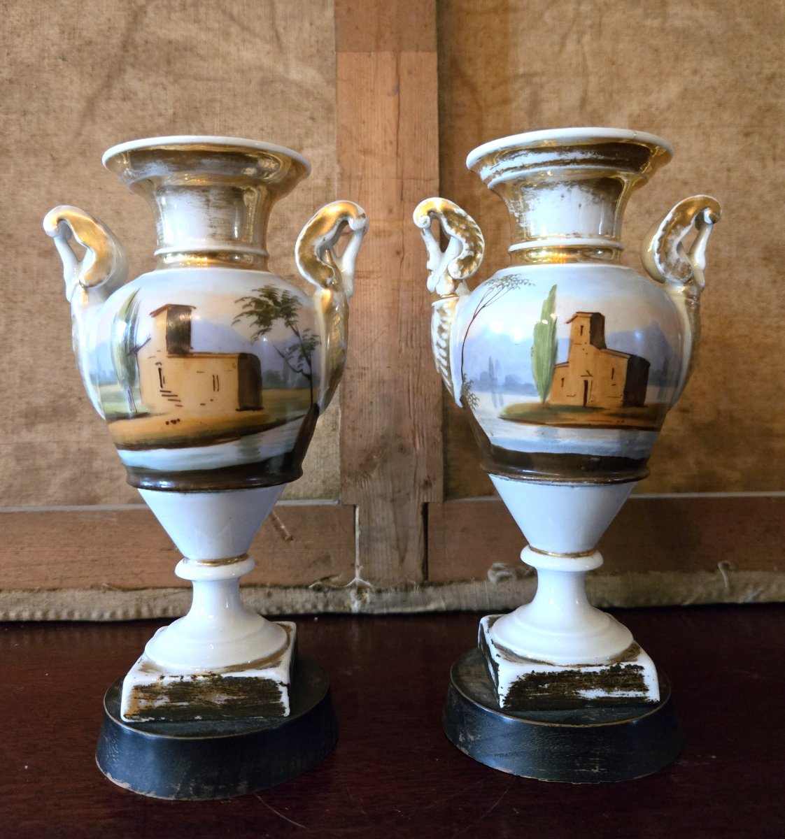 Paire de vases balustres Empire en porcelaine de Paris – Décor de paysages -photo-1