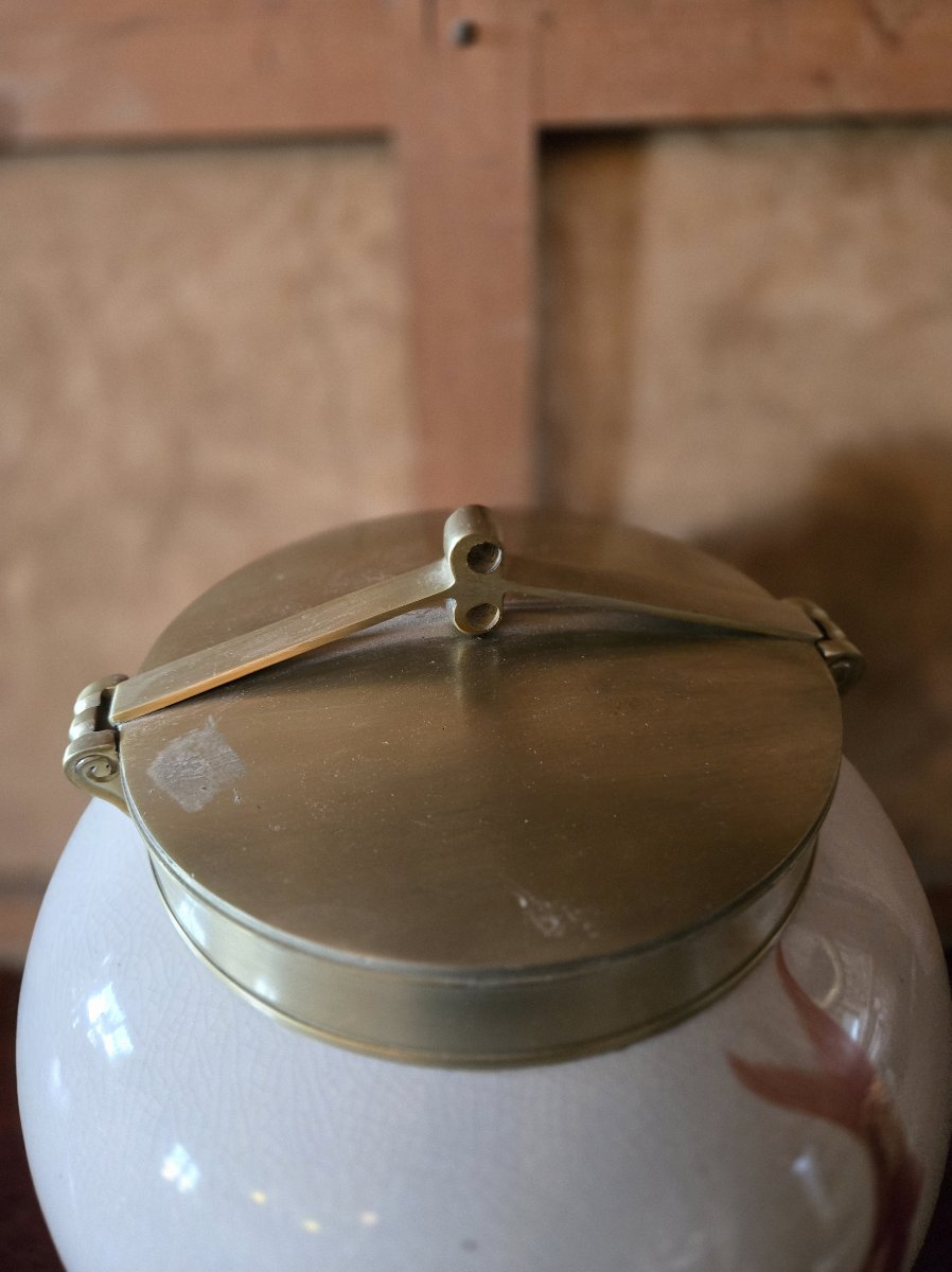 Japon XXeme : Vase en porcelaine à décor de carpes Koi -photo-3