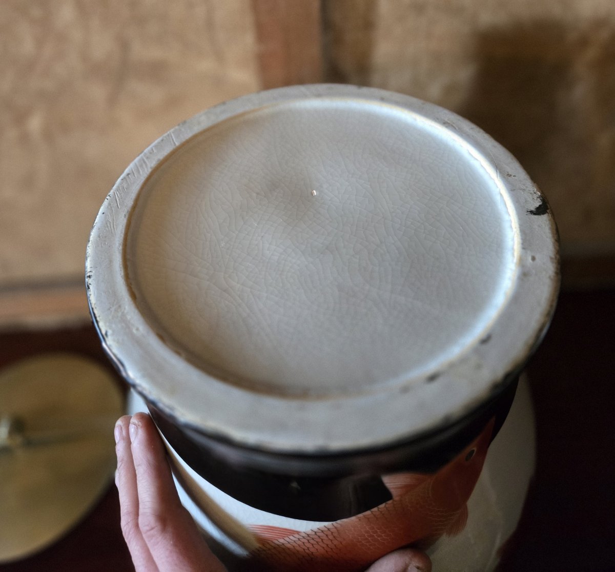 Japon XXeme : Vase en porcelaine à décor de carpes Koi -photo-5