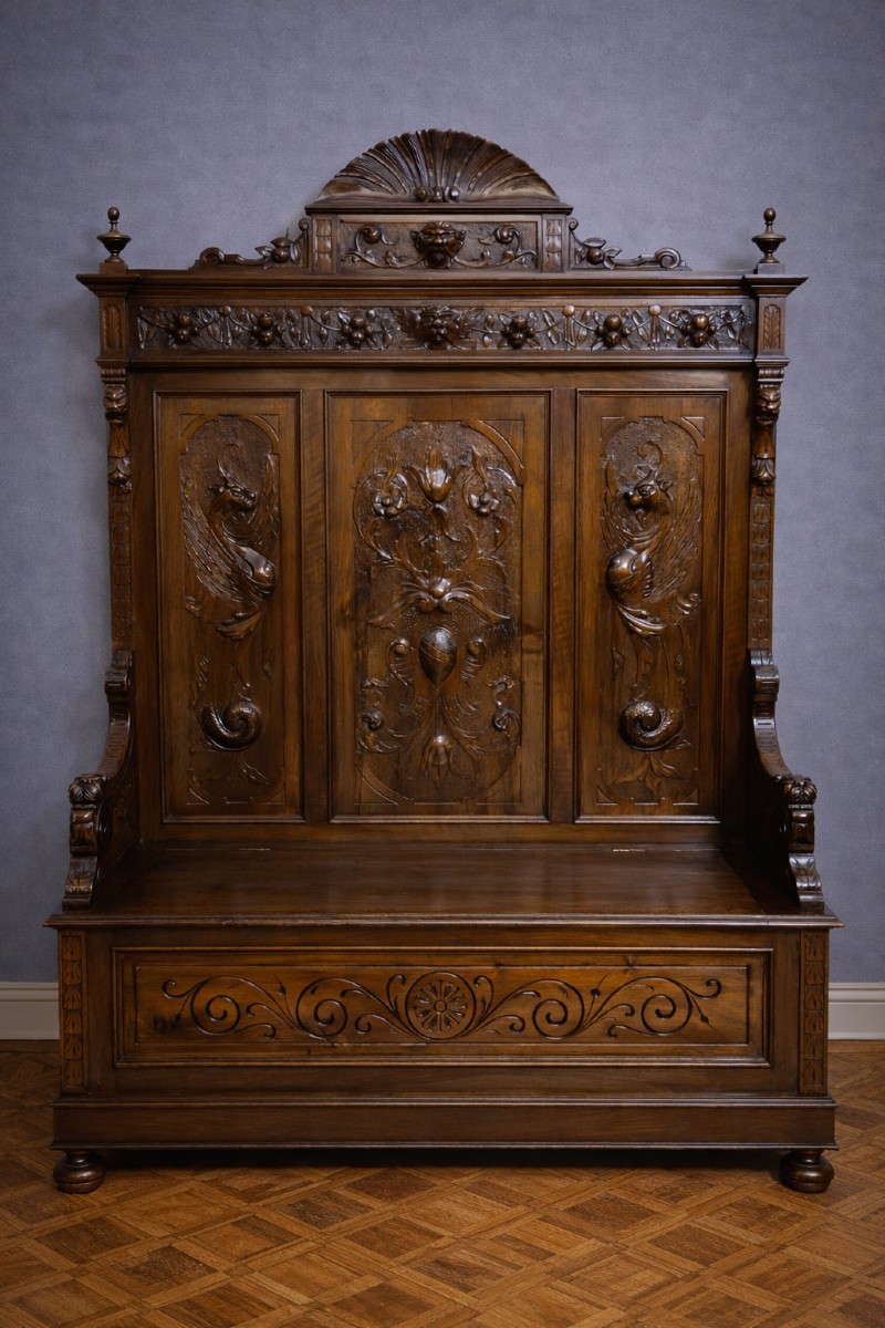 Renaissance Chest-bench In Carved Walnut – 19th Century 