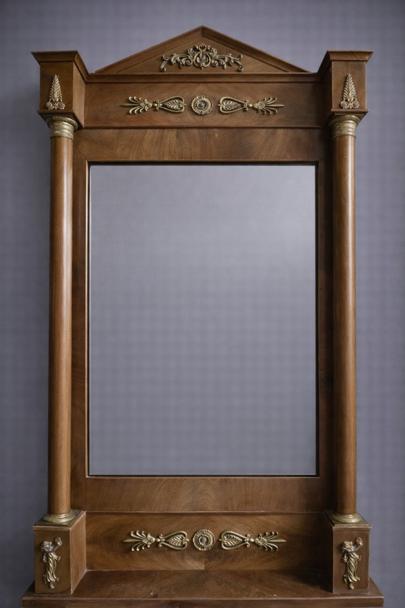 Grand miroir de style Empire / Restauration en acajou et bronzes dorés