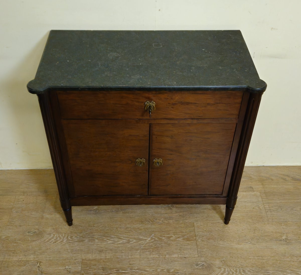 Buffet / commode a portes / meuble d’appoint style Louis XVI en acajou – -photo-2