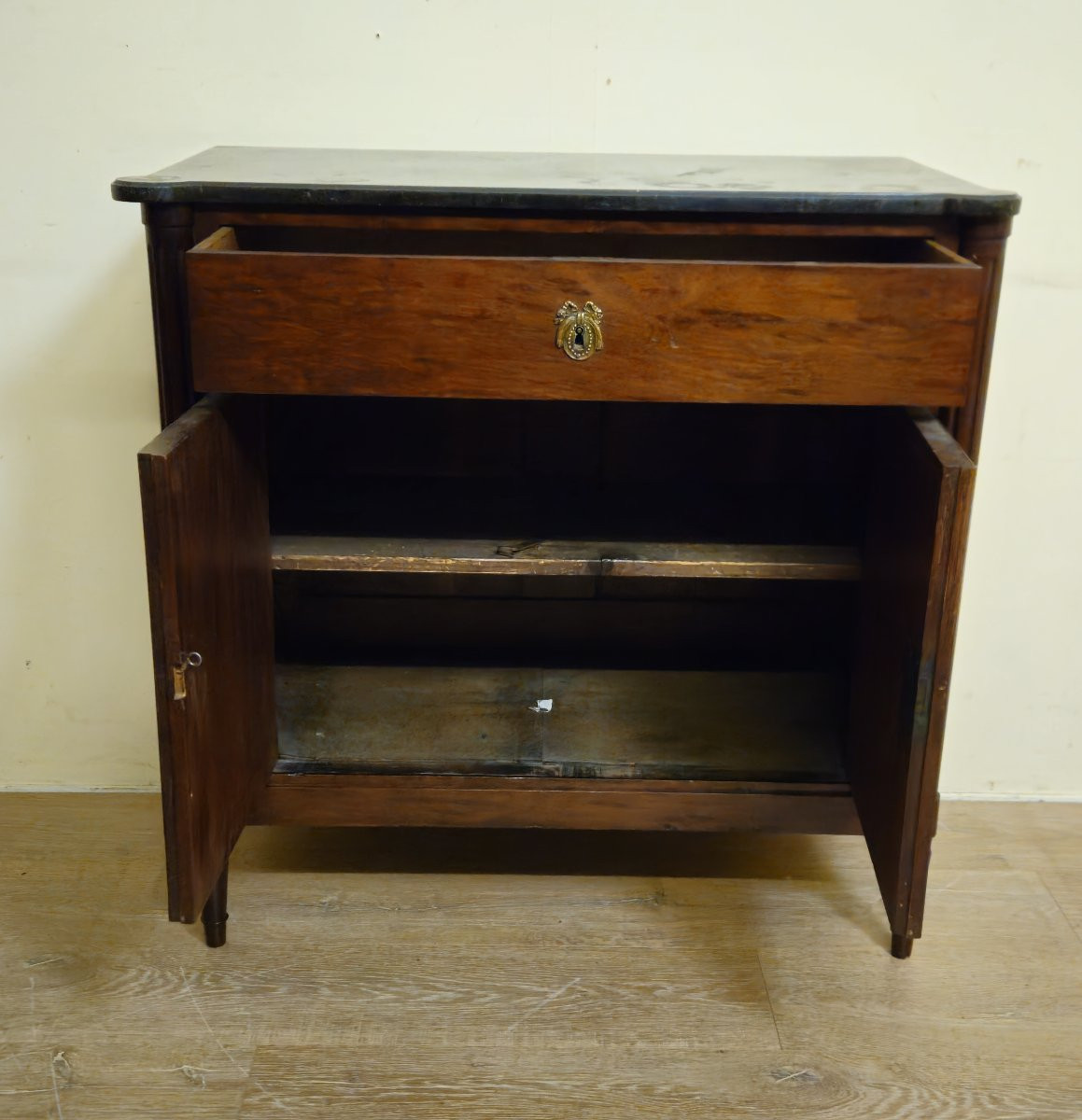 Buffet / commode a portes / meuble d’appoint style Louis XVI en acajou – -photo-7