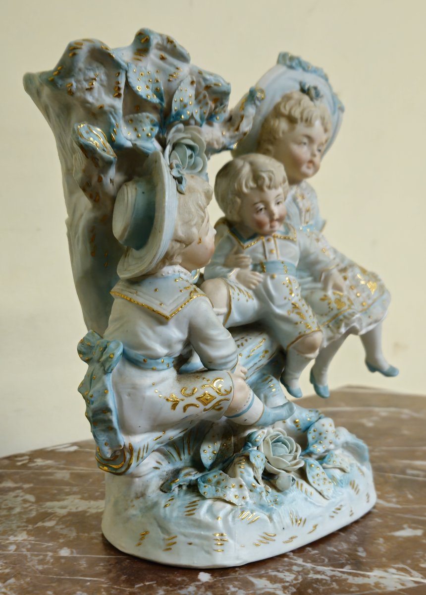 Sujet ancien en porcelaine – Groupe d’enfants – vase décoratif –-photo-2