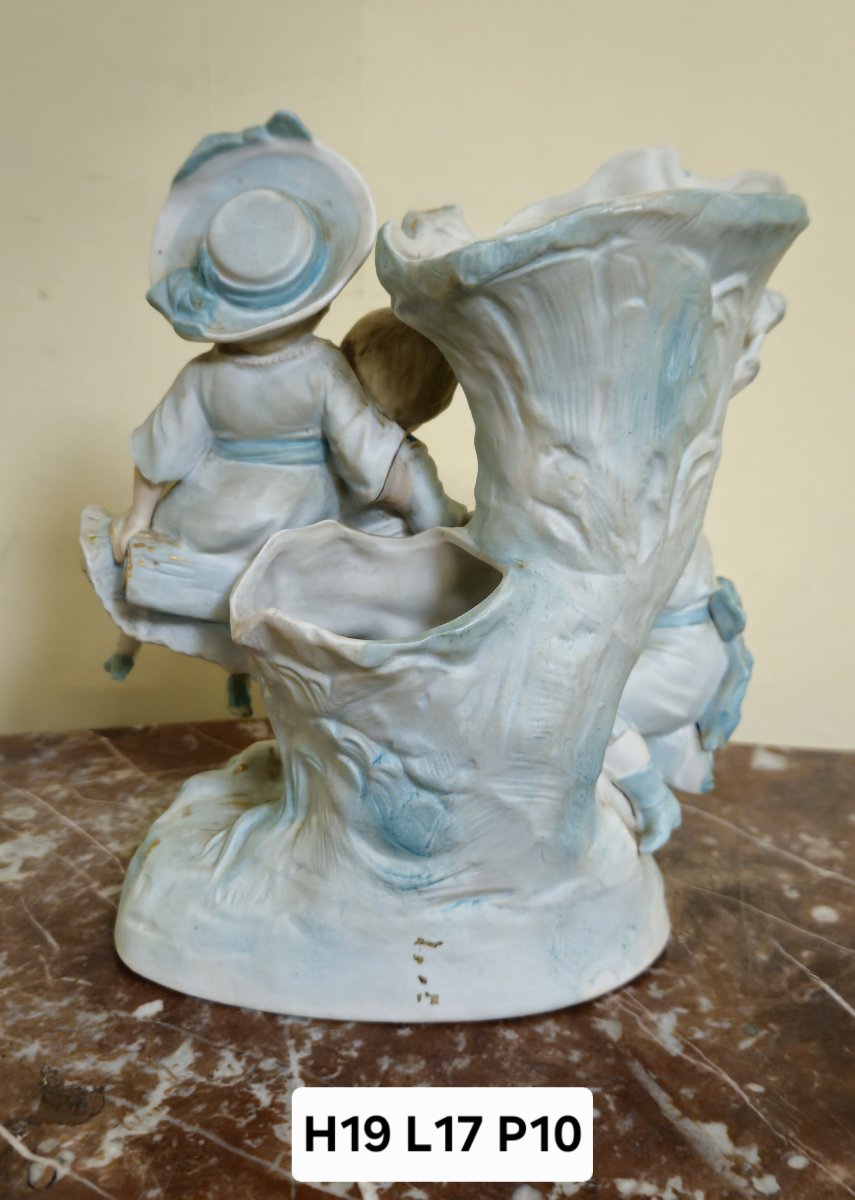 Sujet ancien en porcelaine – Groupe d’enfants – vase décoratif –-photo-6