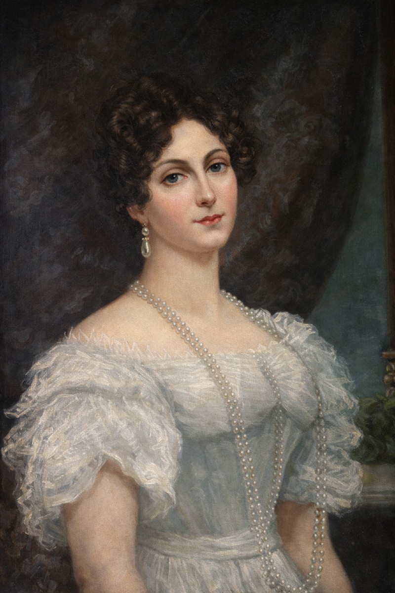 Portrait de jeune femme au collier de perles – Huile sur toile – Époque XIXe