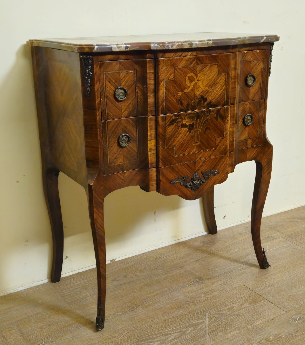 Commode sauteuse de style Louis XV a ressaut en marqueterie-photo-3