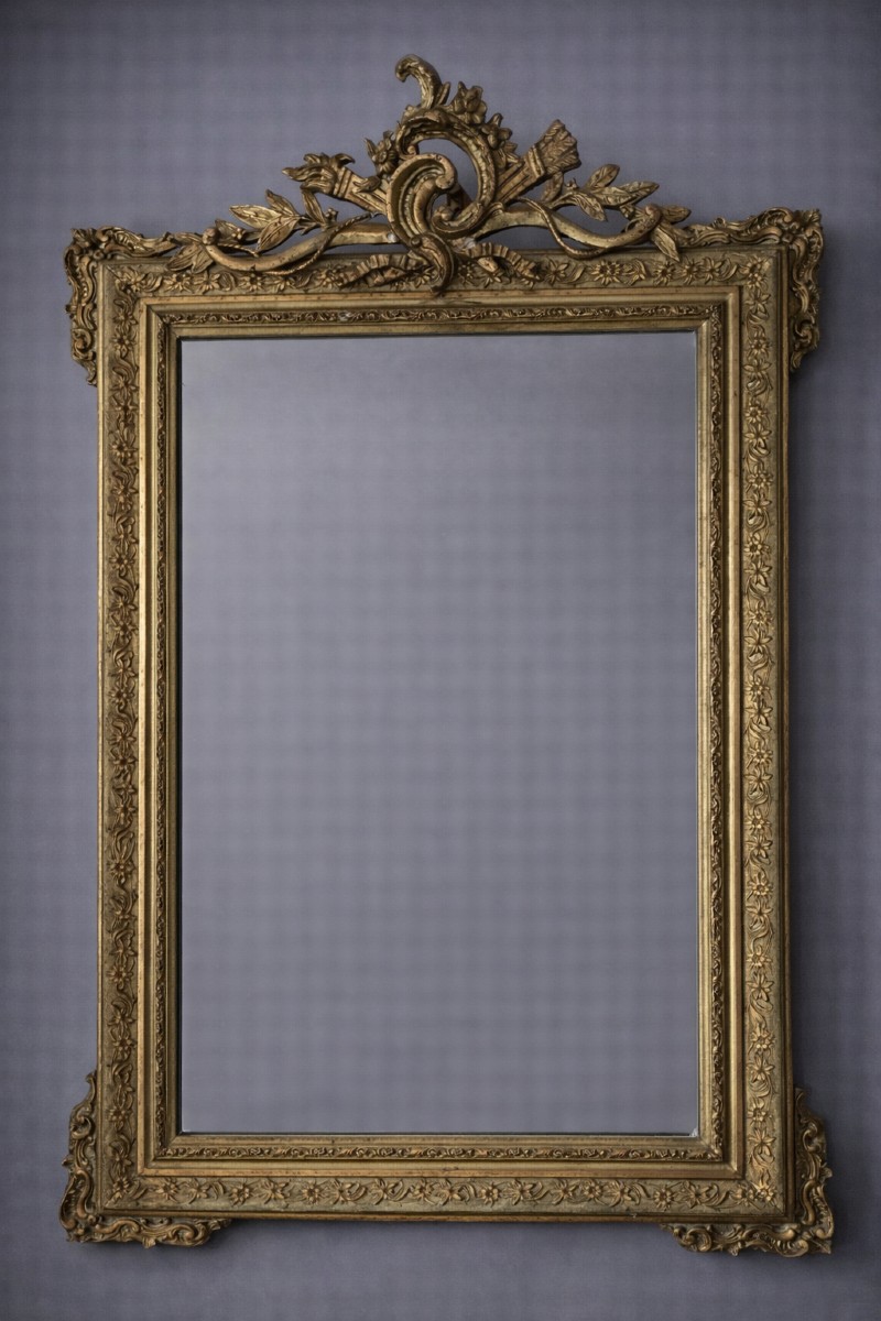 Miroir doré ancien à fronton sculpté – époque Napoléon III - XIXeme