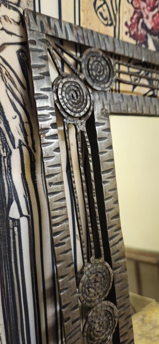 Grand miroir époque Art Déco en fer martelé – Décor géométrique à rosaces -photo-4