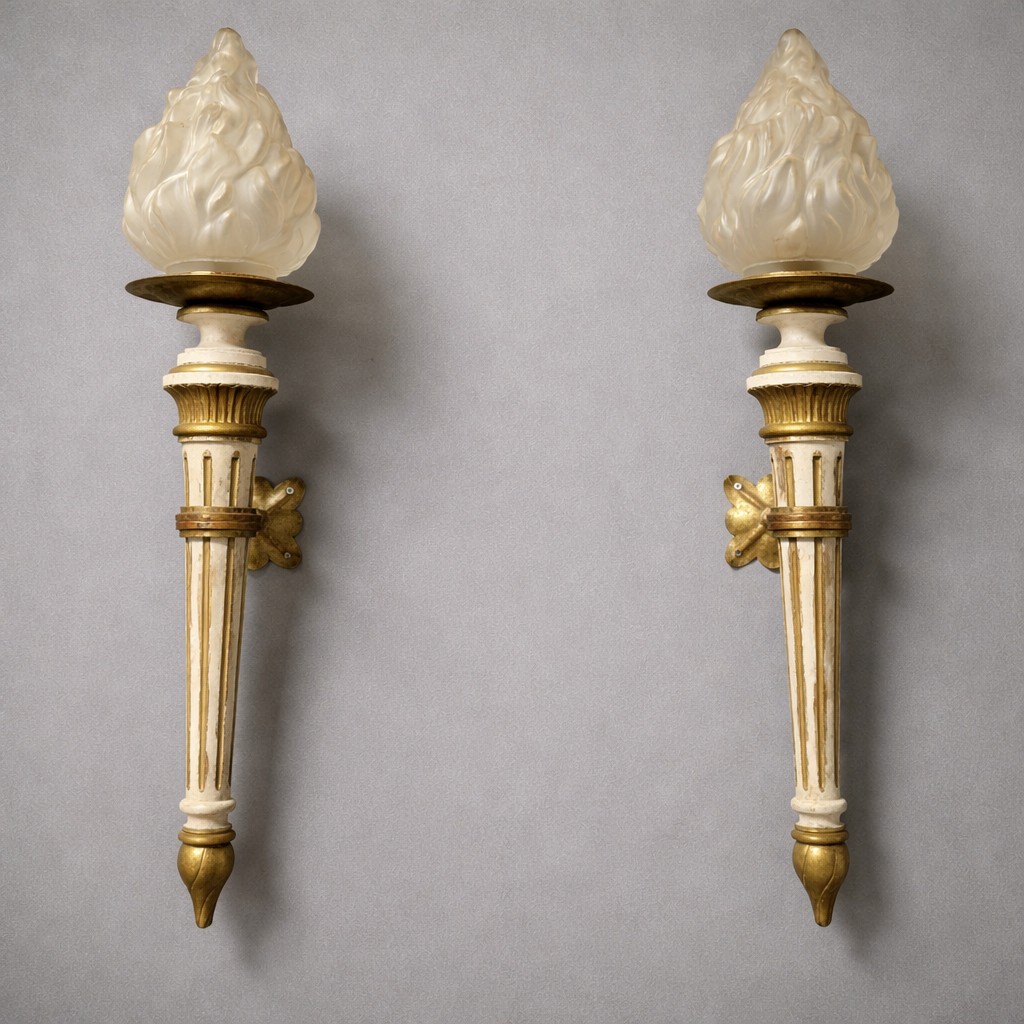 Paire d’appliques murales style Louis XVI – flambeaux décoratifs 